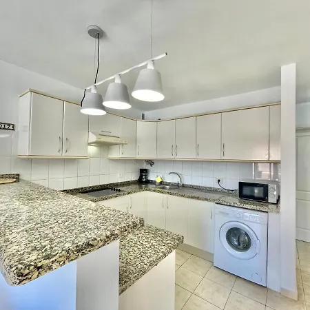 Sea Garden Apartment *