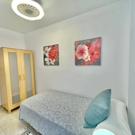 Sea Garden Apartment *